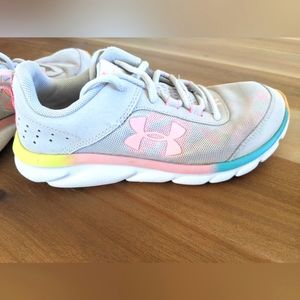 Under Armour Assert Sneaker size 4